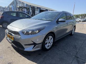 Vaurioauto  passenger cars Kia Ceed 1.5 T-GDI 118KW Autom. DynamicPlusLine Navi Clima Led NAP 2023/8