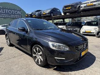 Unfallwagen Volvo V-60 2.4 D6 PHEV 158KW AWD R-Design Clima Navi Schuifdak 2014/7