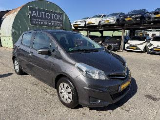 skadebil auto Toyota Yaris 1.0 VVT-I 51KW Clima Navi Camera Aspiration 5-Drs NAP 2012/1