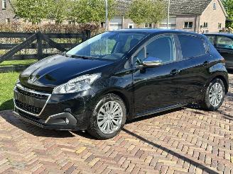 Coche accidentado Peugeot 208 1.2 Signature 2019/12