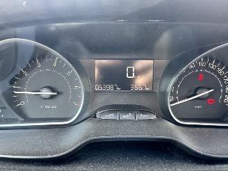 Peugeot 208 1.2 Signature picture 12