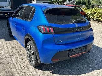 Peugeot 208 GT picture 2
