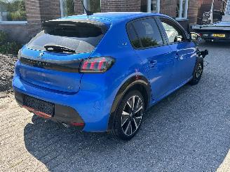 Peugeot 208 GT picture 3