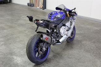 Yamaha  YZF R1 picture 2