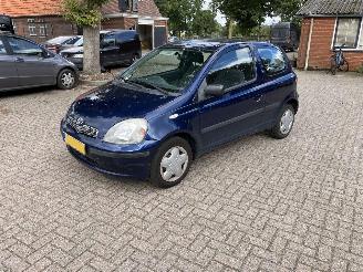 Vaurioauto  passenger cars Toyota Yaris Automaat 2002/1