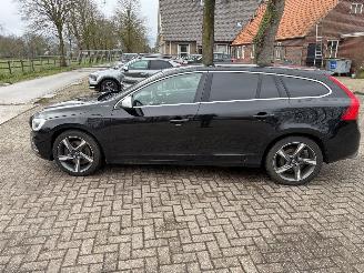 krockskadad bil auto Volvo V-60 2.4 D6 AWD Hybride  R Design 2015/9