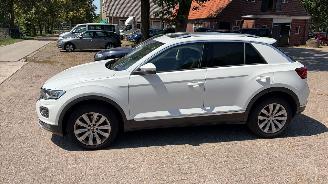 Volkswagen T-Roc 1.5 panodak picture 3