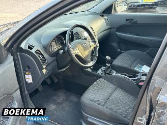 Hyundai I-30 1.4i i-Motion Business Climate Stoelverw. picture 14