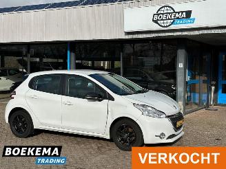 krockskadad bil auto Peugeot 208 1.2 e-VTi Active Automaat Navigatie Climate 2014/1
