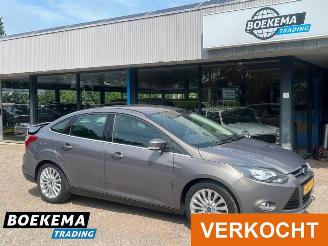krockskadad bil auto Ford Focus 1.6 TI-VCT First Edition Navigatie Stoelverw. Cruise 2011/3