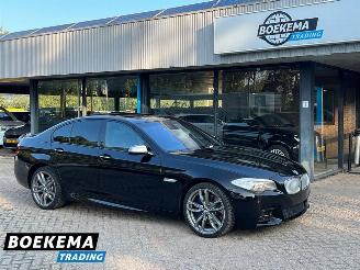 krockskadad bil auto BMW M550 5 Serie M550XD 381PK X-Drive Soft-Close Massage 360-Camera 2013/6