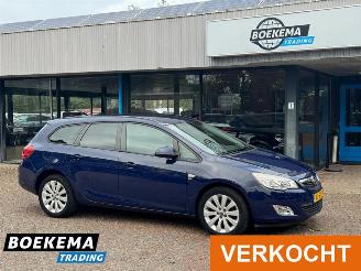 krockskadad bil auto Opel Astra Sports Tourer 1.4 Turbo 140PK Sport Winter Pakket Clima Cruise 2012/8