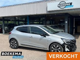 Coche accidentado Renault Clio 1.6 E-Tech Hybrid 145 Evolution LED Navigatie Camera Stoel-Stuurverw. 2022/10