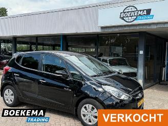 uszkodzony samochody osobowe Hyundai Ix20 1.6i i-Motion 125PK Airco 6-Hand 2011/10