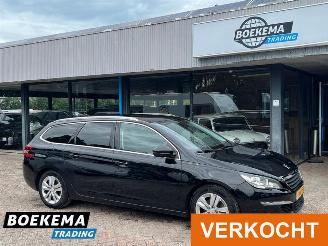 škoda osobní automobily Peugeot 308 SW 1.6 HDI Executive Panorama Navi Climate Cruise PDC Trekhaak 2014/10