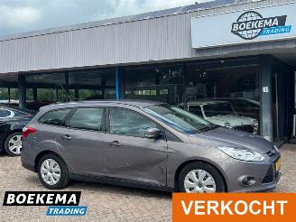 krockskadad bil auto Ford Focus Wagon 1.6 TI-VCT Automaat Climate Stoelverwarming PDC 2013/6