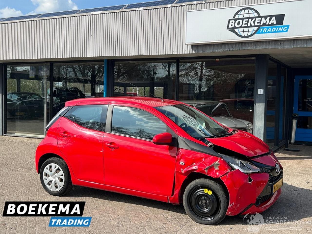 Toyota Aygo 1.0 VVT-i x-play Airco Camera Cruise Carplay