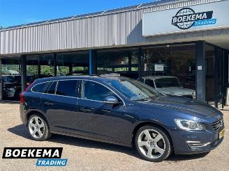skadebil auto Volvo V-60 2.4 D6 AWD Plug-In Hybrid Summum Open dak Navi Xenon 2013/10