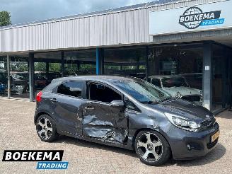 skadebil auto Kia Rio 1.2 CVVT Super Pack Keyless Climate Cruise PDC 2013/5