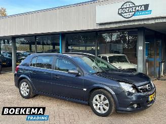 Voiture accidenté Opel Signum 2.2 16V Executive 155PK Aut Navi Cruise PDC Trekh. 2006/1
