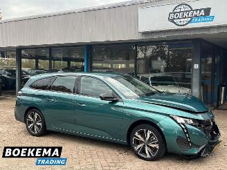 Vaurioauto  passenger cars Peugeot 308 SW 1.6 Plug-in Hybrid 180 Navi Cruise Climate Trekh. PDC 2023/11