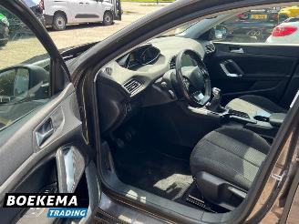 Peugeot 308 SW 1.2 PureTech Executive Glazen-Dak Navigatie Climate Cruise picture 16