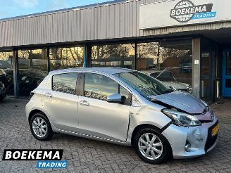 skadebil auto Toyota Yaris 1.5 Full Hybrid Aspiration Navi Climate Cruise Camera 2014/1
