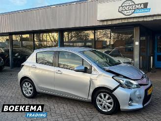 Coche accidentado Toyota Yaris 1.5 Full Hybrid Aspiration Navi Climate Cruise Camera 2014/1