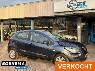 Voiture accidenté Mazda 2 1.3 BIFUEL Cool 5-Drs Trekhaak 2012/9