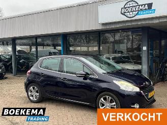 krockskadad bil auto Peugeot 208 1.2 VTi Allure Led Navi Climate Cruise 2014/5