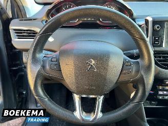 Peugeot 208 1.2 PureTech Style Navi Climate Cruise PDC picture 23