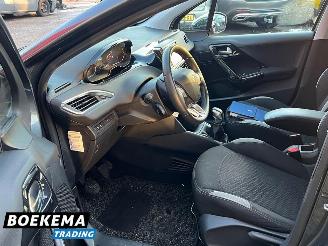 Peugeot 208 1.2 PureTech Style Navi Climate Cruise PDC picture 15