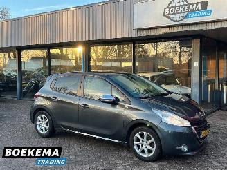 skadebil auto Peugeot 208 1.2 PureTech Style Navi Climate Cruise PDC 2014/12