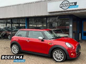 krockskadad bil auto Mini One D 1.2 One Business Automaat Pano Keyless Navi Climate Cruise 2017/11