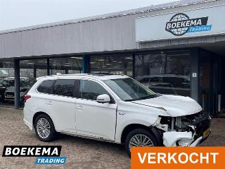 krockskadad bil auto Mitsubishi Outlander 2.4 PHEV Intense+ Pano Leer Stoel/Stuurverw. Navi Camera PDC 2020/10