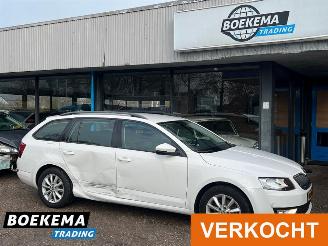krockskadad bil auto Skoda Octavia Combi 1.0 TSI Business Navi Cruise Climate Trekh. 2016/10
