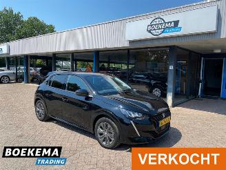 Unfallwagen Peugeot e-208 EV Allure Pack 50 kWh Navi I-cockpit Camera Apple-Carplay 2021/11