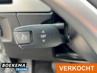 BMW 3-serie 320i High Exe Automaat Panorama Leer Stoelverw. picture 26