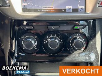 Citroën C3 1.2 PureTech Selection Automaat Navigatie Airco Cruise F1 picture 21