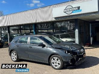 Damaged car Kia Ceed 1.0 T-GDi DynamicLine Navigatie Camera Keyless 2022/5
