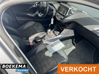 Peugeot 2008 1.6 VTi Allure Navigatie picture 21