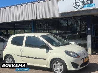 Vaurioauto  passenger cars Renault Twingo 1.5 dCi Collection Airco Cruise 2011/7