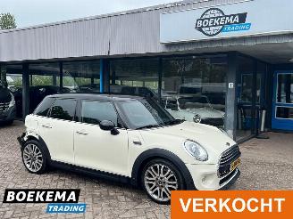 damaged passenger cars Mini Cooper 1.5 Business Navigatie Leer Cruise 5-Deurs 2014/10