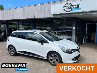 krockskadad bil auto Renault Clio Estate 0.9 TCe Night&Day R-Link Navigatie Cruise Airco 2014/10
