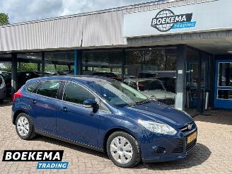 uszkodzony samochody osobowe Ford Focus 1.6 EcoBoost 150PK Lease Navigatie Cruise PDC Trekhaak 2012/1