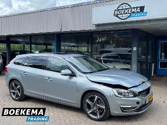 Damaged car Volvo V-60 2.4 D6 AWD Plug-In Hybrid Summum Navigatie Memory Keyless Trekhaak 2015/3
