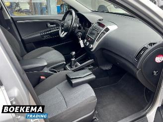 Kia Cee d cee'd 1.4 CVVT Seven Navigatie Airco Cruise Trekhaak picture 21