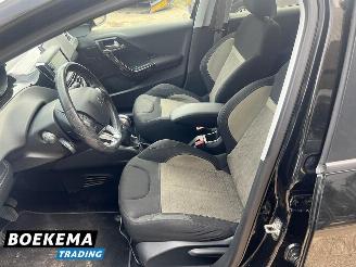 Peugeot 208 1.2 VTi Oxygo Cruise Navi Clima Trekhaak picture 12