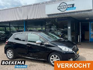 Unfallwagen Peugeot 208 1.2 VTi Oxygo Cruise Navi Clima Trekhaak 2014/1