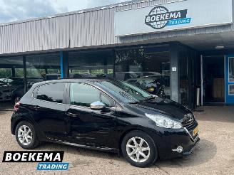 krockskadad bil auto Peugeot 208 1.2 VTi Oxygo Cruise Navi Clima Trekhaak 2014/1